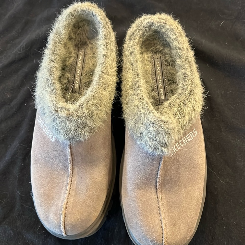Skechers clogged slipper. Grey size 8. Gently worn.